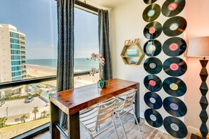 Interior - Cozy Daytona Beach Rental w/ Pool & Beach Access! (Daytona Beach Shores)