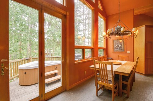 Hot Tub & Ski Shuttle: Rustic Breckenridge Retreat
