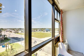 Apartment (0 Bedroom) | Interior - Daytona Beach Vacation Rental w/ Pool Access (Daytona Beach Shores)