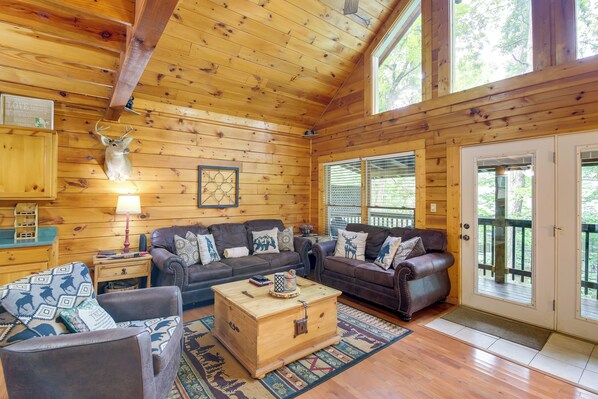 Interior - Hot Tub + Pool Table: Secluded Seiverville Cabin (Sevierville)