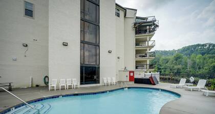 Steps to Eats & Shops! Stylish Gatlinburg Condo