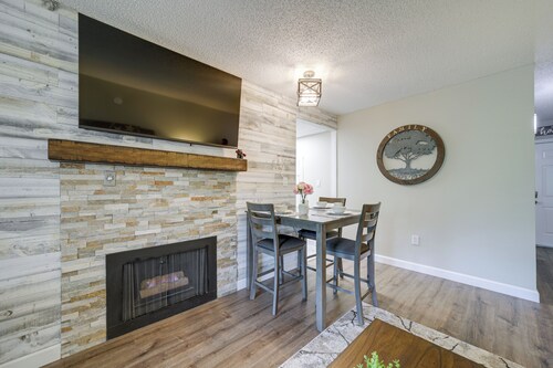 Steps to Eats & Shops! Stylish Gatlinburg Condo