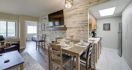 Steps to Eats & Shops! Stylish Gatlinburg Condo