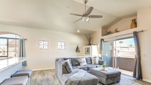 Apartment (1 Bedroom) | Interior - Walk to Rotary Park: Lake Havasu City Condo (Lake Havasu City)
