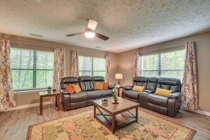 House (2 Bedrooms) | Interior - Hot Tub & Games! Smoky Mtn Cabin in Gatlinburg (Gatlinburg)