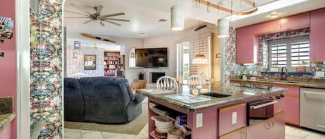 House (3 Bedrooms) | Interior