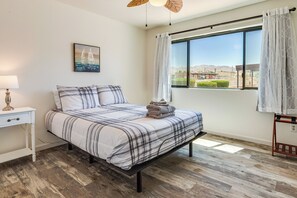 Interior - Lake-view Condo w/ Patio, 1 Mi to London Bridge (Lake Havasu City)