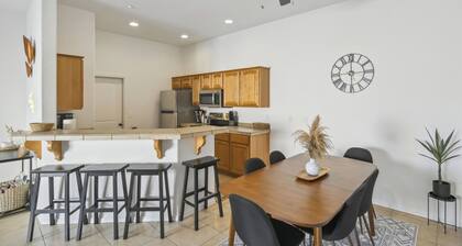 1 Mi to Lake: Airy Home w/ Patio in Lake Havasu!