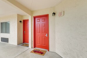 Interior - Dtwn Gatlinburg Studio: Pool Access! (Gatlinburg)