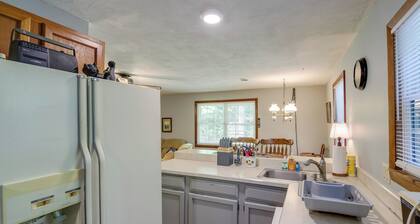 Wooded Cabin w/ Pool Table Near Dtwn Gatlinburg!
