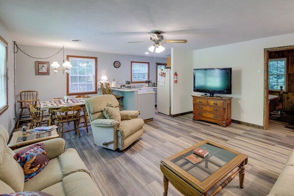 Charming Gatlinburg Home: Pets & Families Welcome! - Gatlinburg, TN