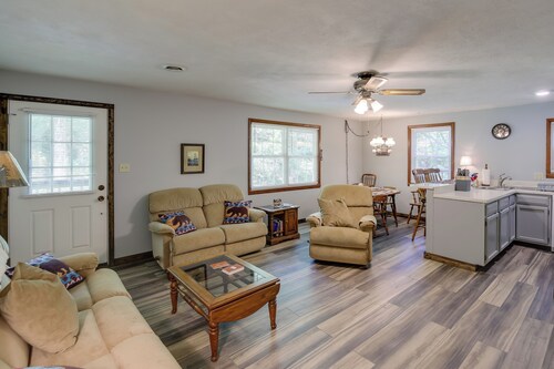 Step Into Nature! Gatlinburg Home w/ Rustic Charm