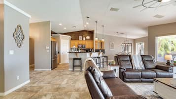 House (3 Bedrooms) | Interior