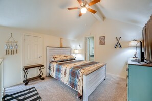 Apartment (2 Bedrooms) | 2 bedrooms, iron/ironing board, bed sheets - Branson Vacation Rental w/ Loft ~ 4 Mi to Downtown (Branson)