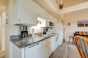 Private kitchen - Branson Vacation Rental w/ Loft ~ 4 Mi to Downtown (Branson)