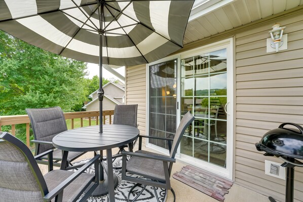 BBQ/picnic Area - Branson Vacation Rental w/ Loft ~ 4 Mi to Downtown (Branson)