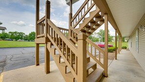 A wooden staircase leading to a covered porch area. - Branson Vacation Rental w/ Loft ~ 4 Mi to Downtown (Branson)