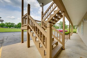 Property grounds - Branson Vacation Rental w/ Loft ~ 4 Mi to Downtown (Branson)