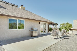 Interior - Furnished Patio + Pool: Lake Havasu City Getaway! (Lake Havasu City)