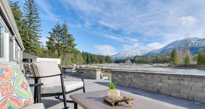 Riverfront Home w/ Deck, Near Mount Rainier!