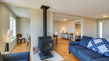 House (5 Bedrooms) | Interior