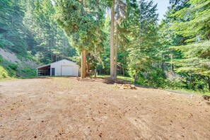 Interior - Cle Elum Cabin: Spacious Yard w/ ATV Trail Access! (Cle Elum)