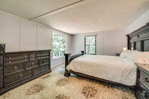 Interior - Cle Elum Cabin: Spacious Yard w/ ATV Trail Access! (Cle Elum)