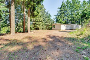 Interior - Cle Elum Cabin: Spacious Yard w/ ATV Trail Access! (Cle Elum)