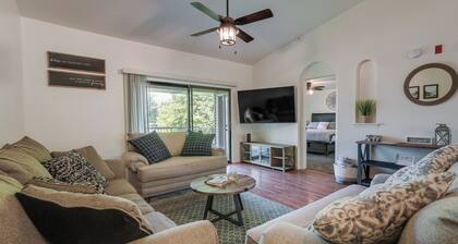 Inviting Branson Condo w/ Community Pool + Hot Tub