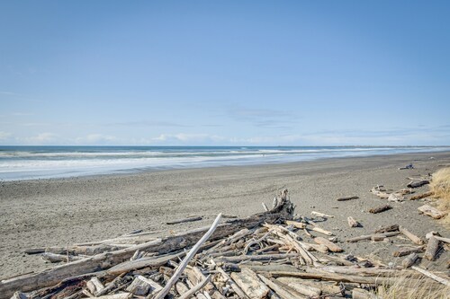 Westport Vacation Rental: Walk to Beach!