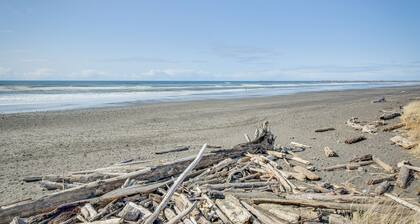 Westport Vacation Rental: Walk to Beach!