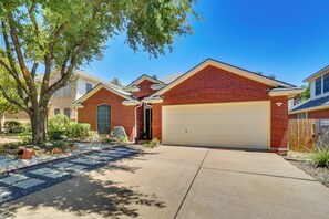 Interior - Modern & Pet-friendly Austin Vacation Rental! (Austin)