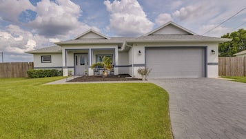 House (4 Bedrooms) | Front of property