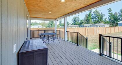 Westport Vacation Rental w/ Private Hot Tub!