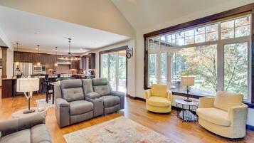 House (3 Bedrooms) | Interior