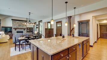 House (3 Bedrooms) | Interior