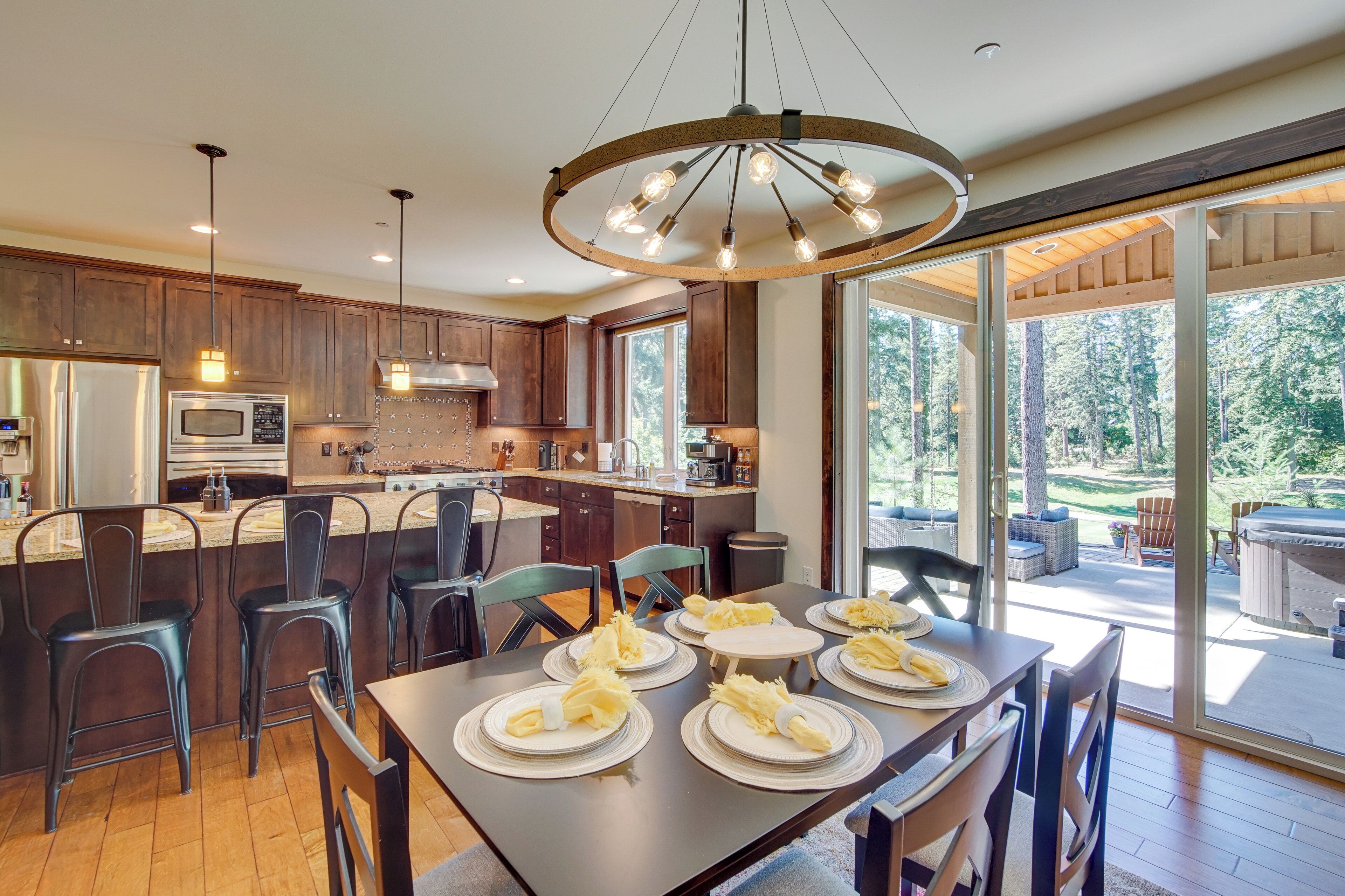 المنشأة من الداخل