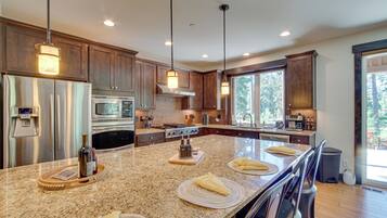 House (3 Bedrooms) | Interior