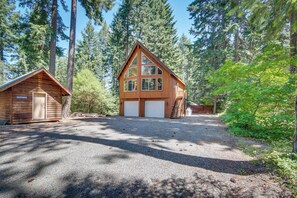 House (2 Bedrooms) | Interior - Unwind in Cle Elum: Hot Tub & Cozy Fireplace! (Cle Elum)