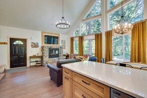 House (2 Bedrooms) | Interior - Unwind in Cle Elum: Hot Tub & Cozy Fireplace! (Cle Elum)