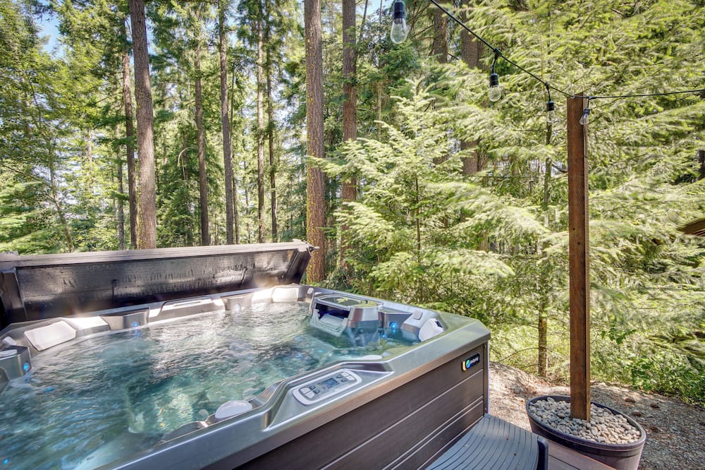 Unwind in Cle Elum: Hot Tub & Cozy Fireplace! - Ronald, WA