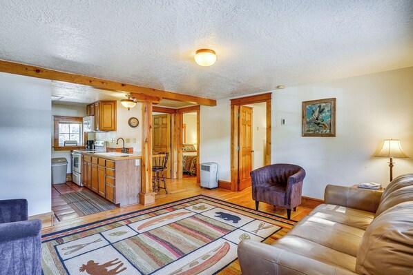 House (2 Bedrooms) | Interior