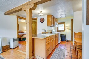 House (2 Bedrooms) | Interior