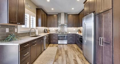 8 Mi to Keystone: Home w/ Hot Tub in Dillon
