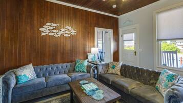 TV, fireplace, table tennis, books