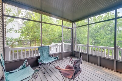 5 Mi to US Capitol: Washington DC Townhome