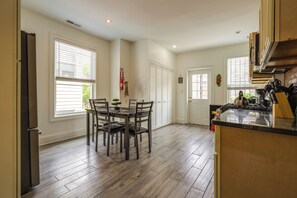 Apartment (2 Bedrooms) | Interior - 2 Mi to National Mall: Wfh-friendly DC Townhome (Washington)