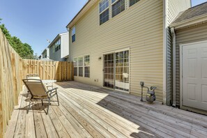 Apartment (3 Bedrooms) | Interior - Charlotte Townhome w/ Deck: 18 Mi to Downtown! (Charlotte)