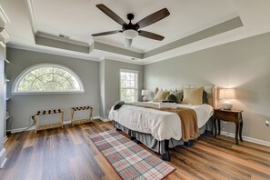 3 bedrooms, laptop workspace, iron/ironing board, bed sheets - Bright Charlotte Getaway Near Arsley Attractions! (Charlotte)