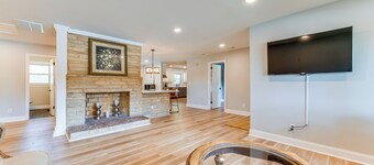 Charming Charlotte Home: 2 Mi to Downtown!